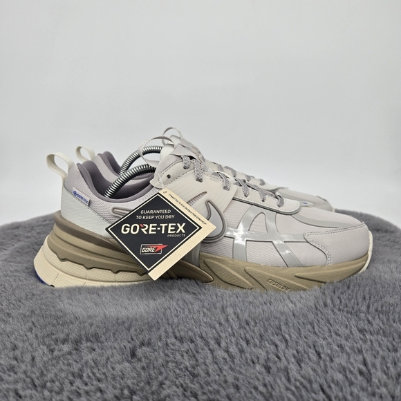 New Nike V2K Run GORE-TEX Women's Waterproof Shoes Size 10 - Picture 3 of 8